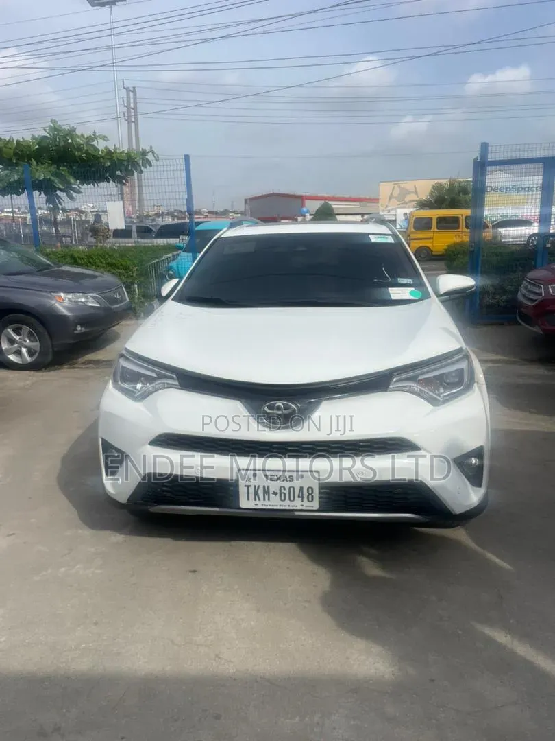Toyota RAV4 SE 4dr SUV AWD (2.5L 4cyl 6A) 2018 White