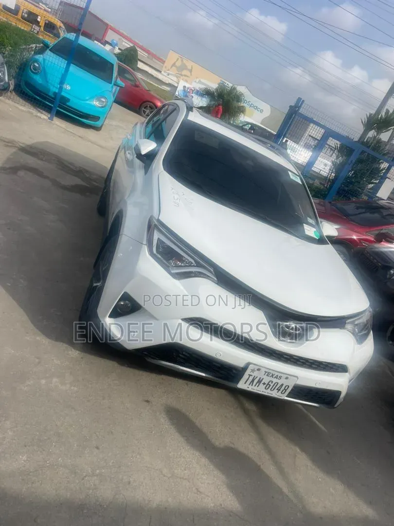 Toyota RAV4 SE 4dr SUV AWD (2.5L 4cyl 6A) 2018 White