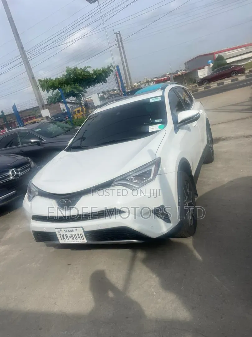 Toyota RAV4 SE 4dr SUV AWD (2.5L 4cyl 6A) 2018 White