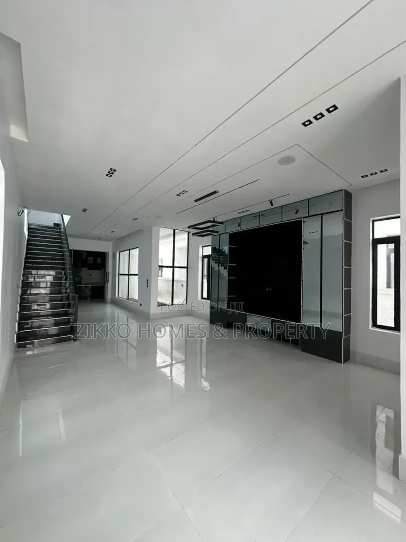 5bdrm Duplex in Ajah, Lekki for sale
