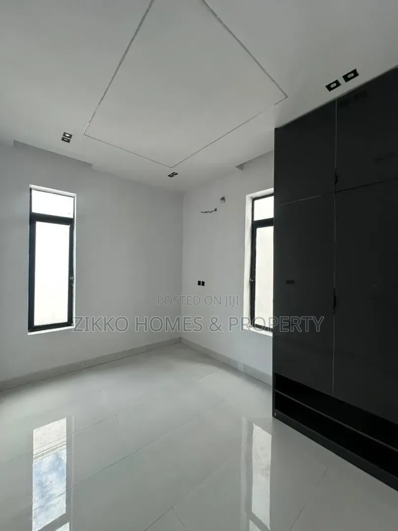5bdrm Duplex in Ajah, Lekki for sale