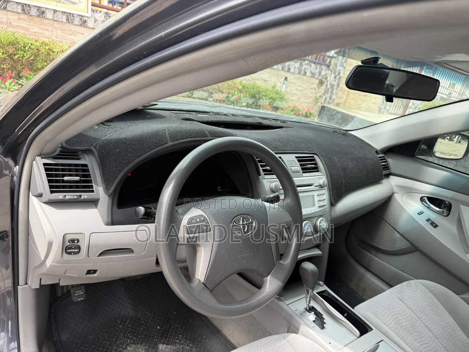 Toyota Camry LE 4dr Sedan (2.5L 4cyl 6A) 2011 Gray
