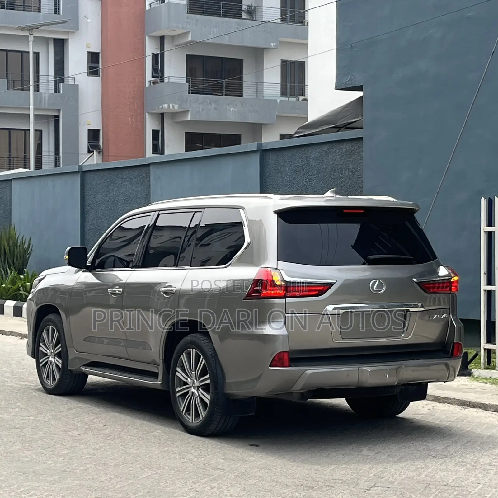 Lexus LX 570 AWD 2017 Silver