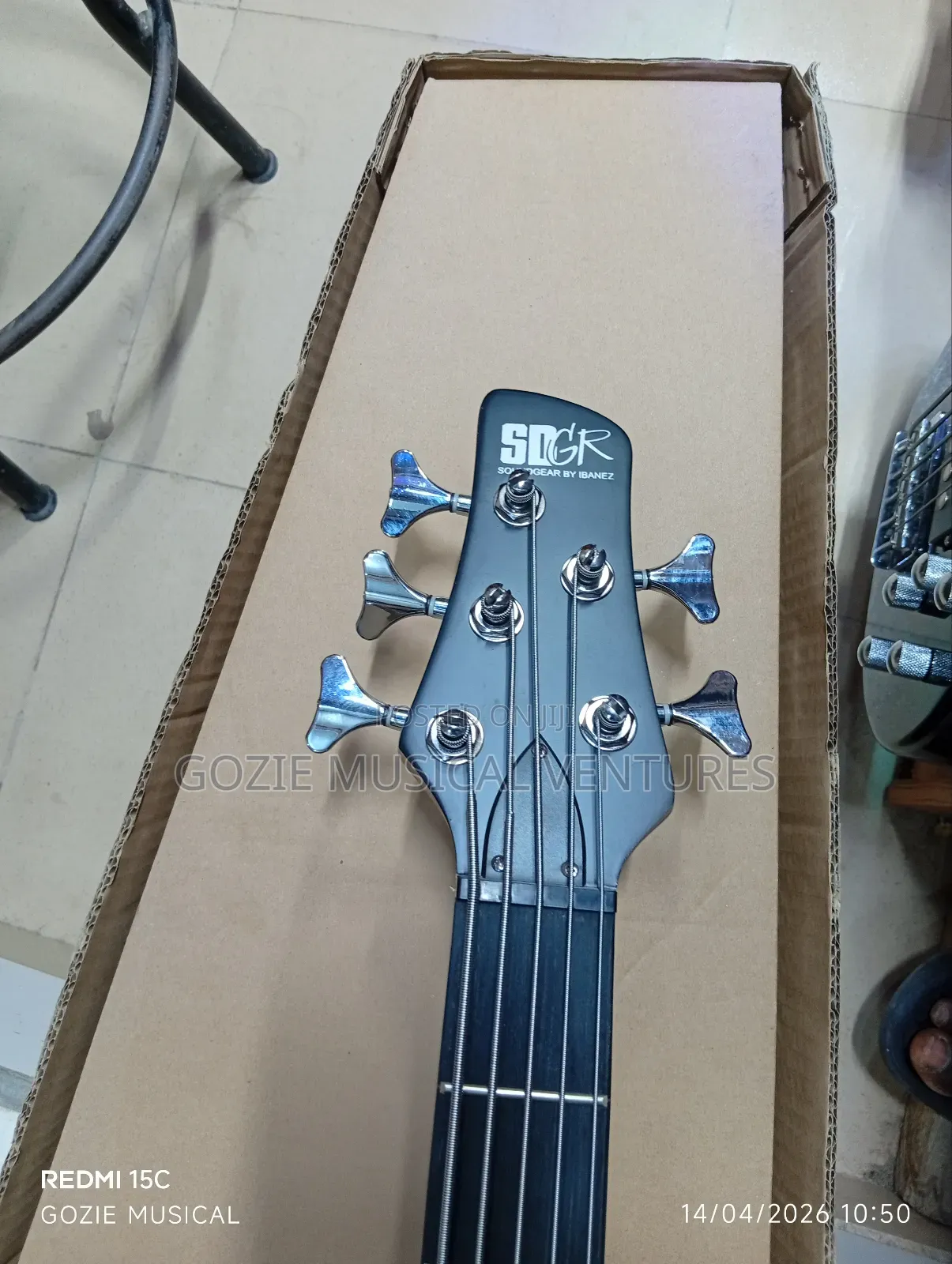 Ibanez Sr Standard Sr305e Fiv String Passive Bass Guitar