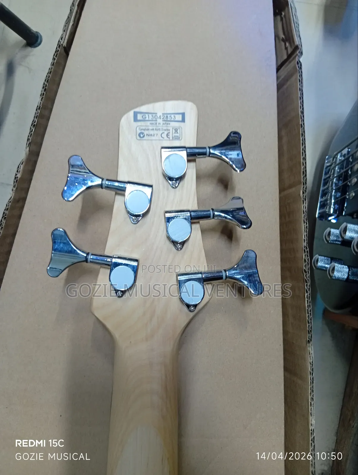 Ibanez Sr Standard Sr305e Fiv String Passive Bass Guitar