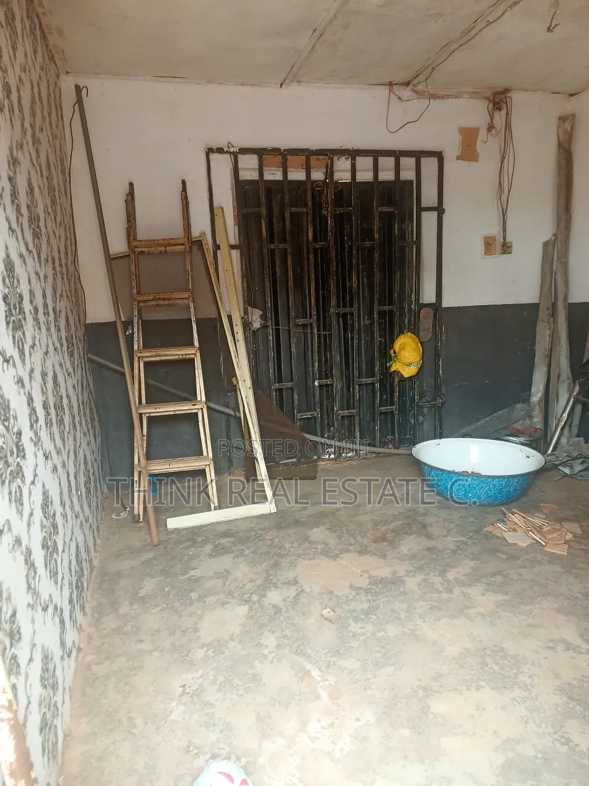Shop at Aduwawa Good to Sell Cooking Gas,foodstuff,Chemist,Pos,Barbing