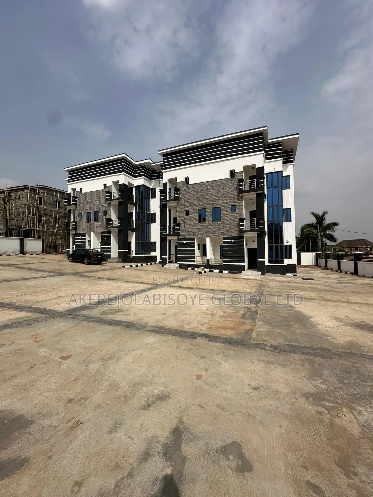 5bdrm Duplex in Close To Beger Yard for rent