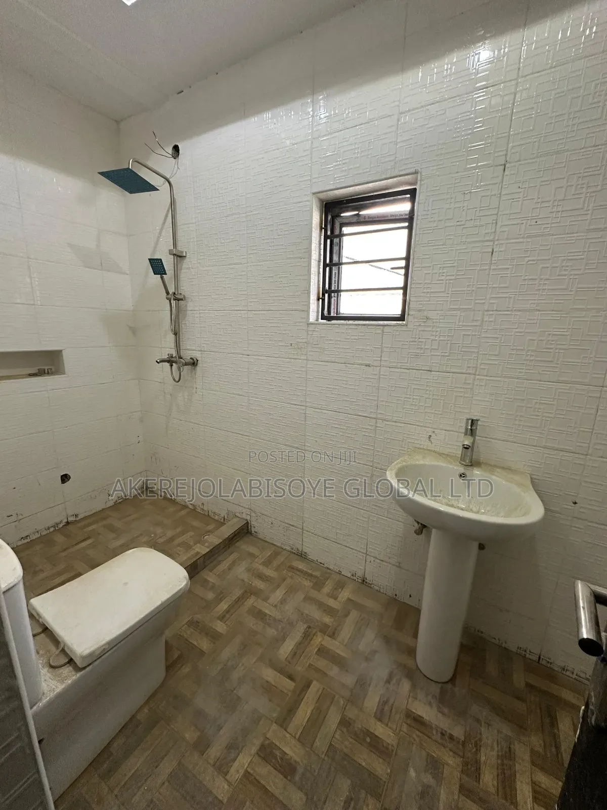 5bdrm Duplex in Close To Beger Yard for rent
