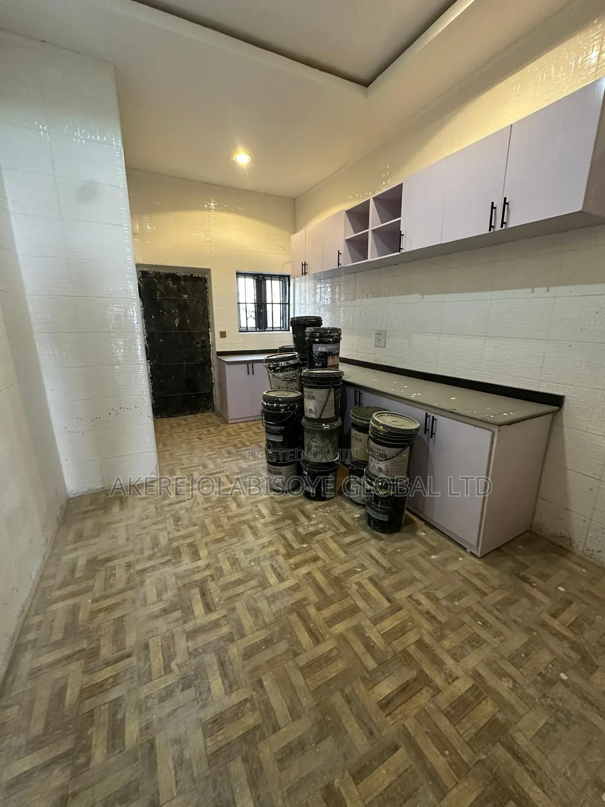 5bdrm Duplex in Close To Beger Yard for rent