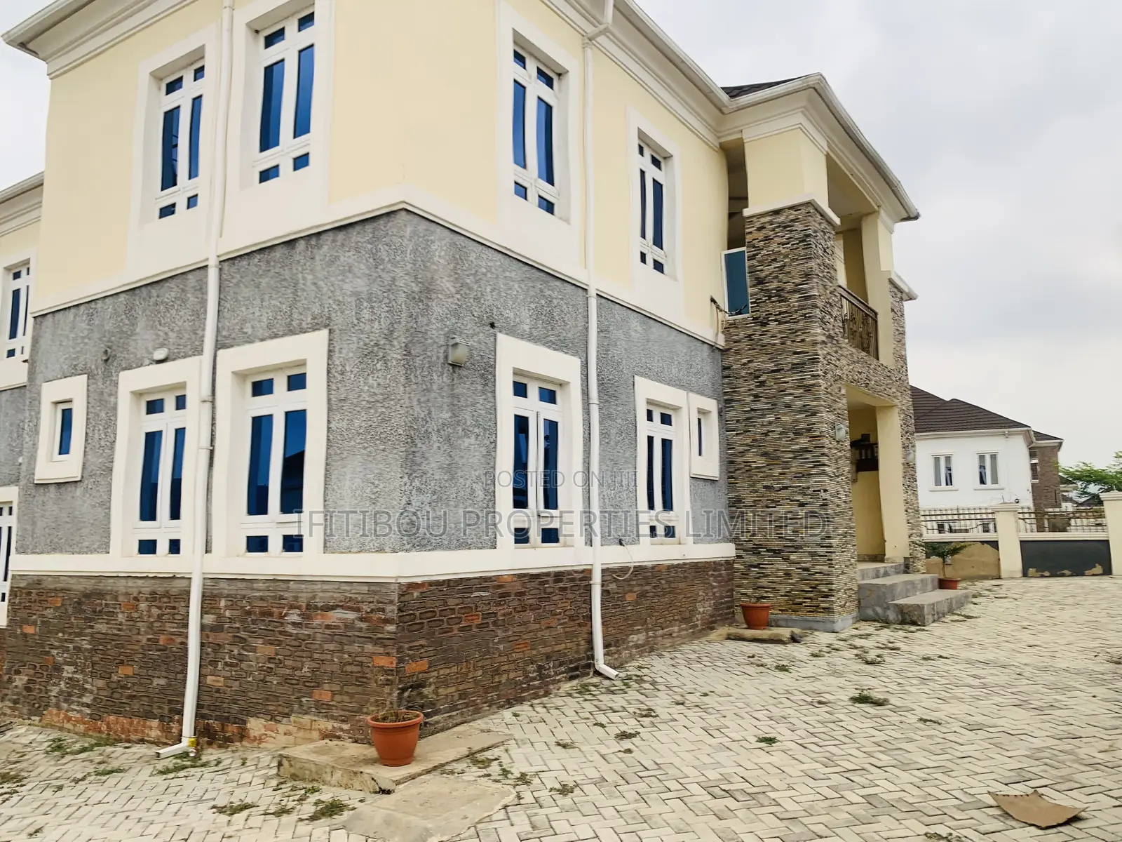 6bdrm Duplex in Naf Valley Estate, Asokoro for rent