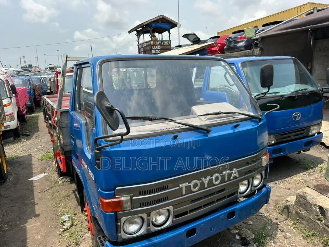 Blue Toyota Dyna 200