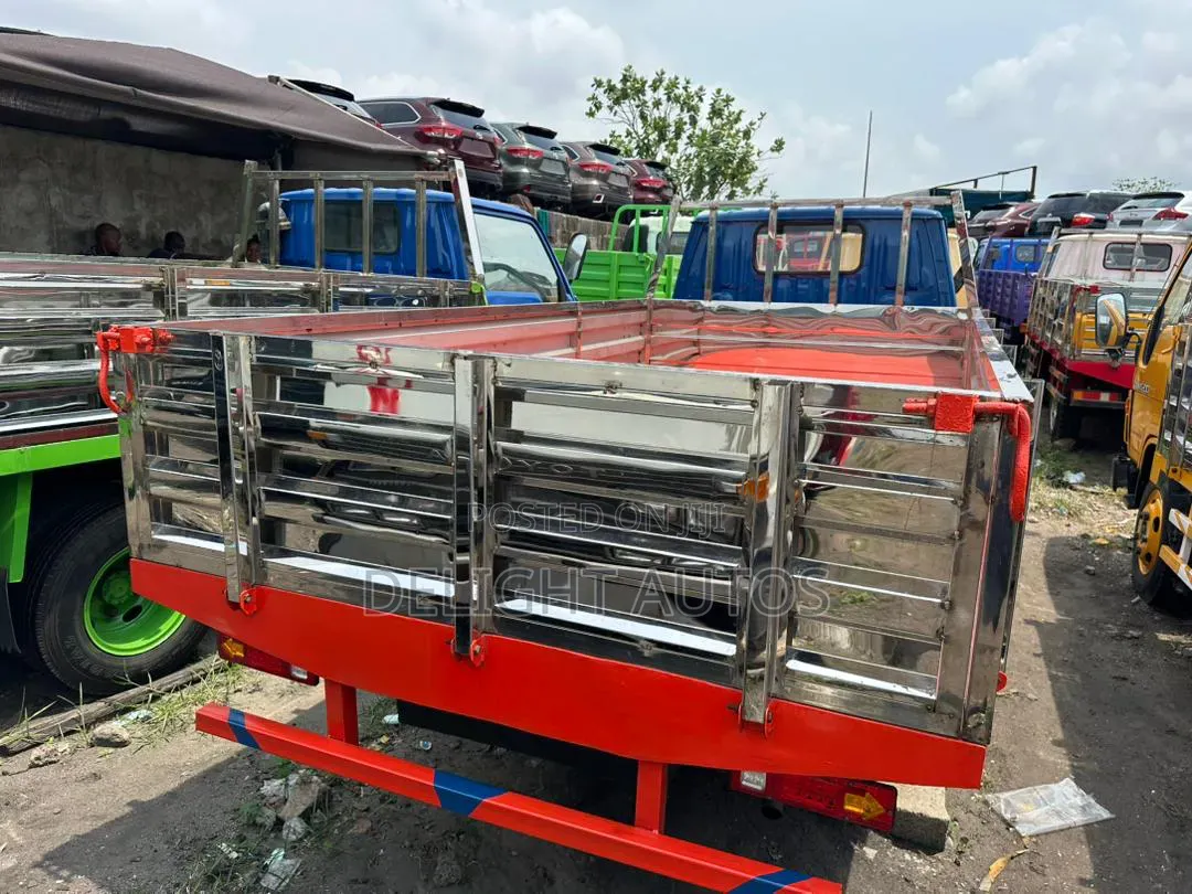 Blue Toyota Dyna 200