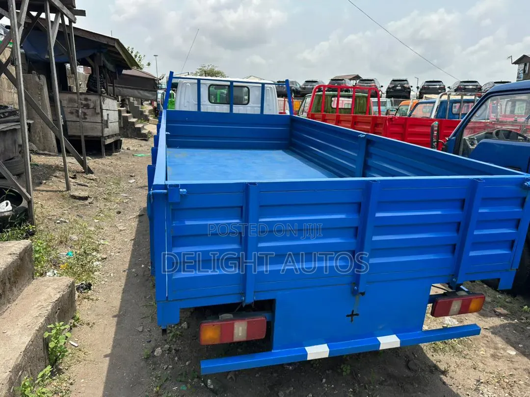 White Toyota Dyna 200