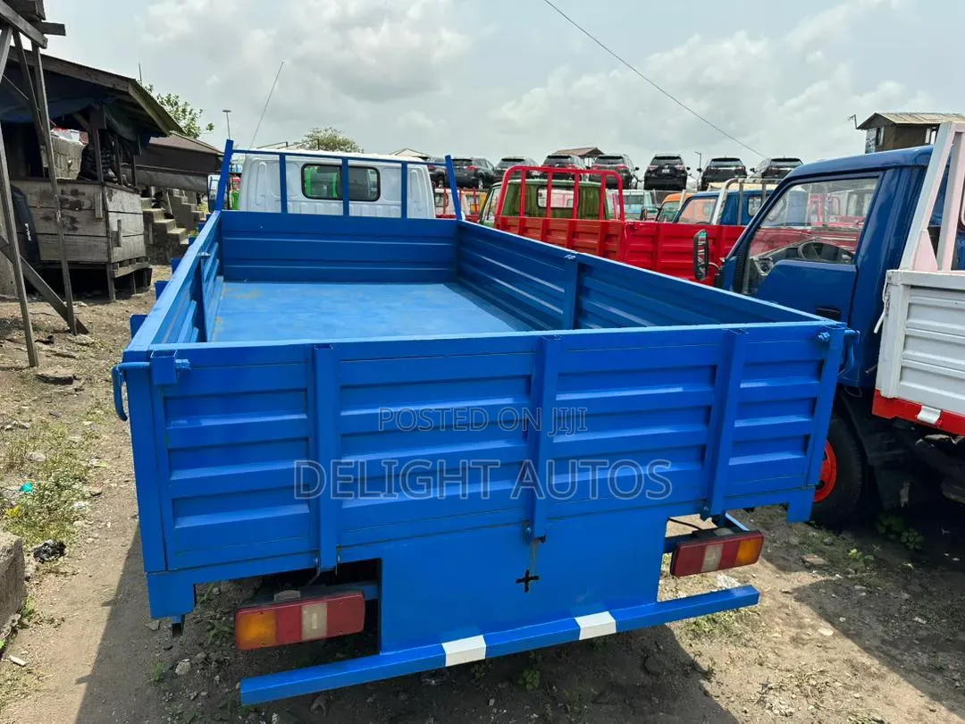 White Toyota Dyna 200