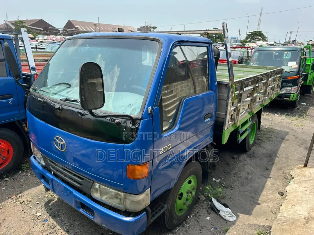 Toyota Dyna 200 Blue Colour