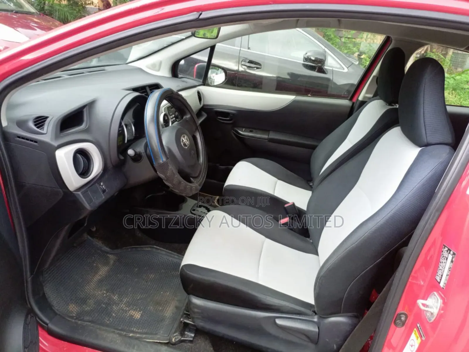 Toyota Yaris 2013 Red