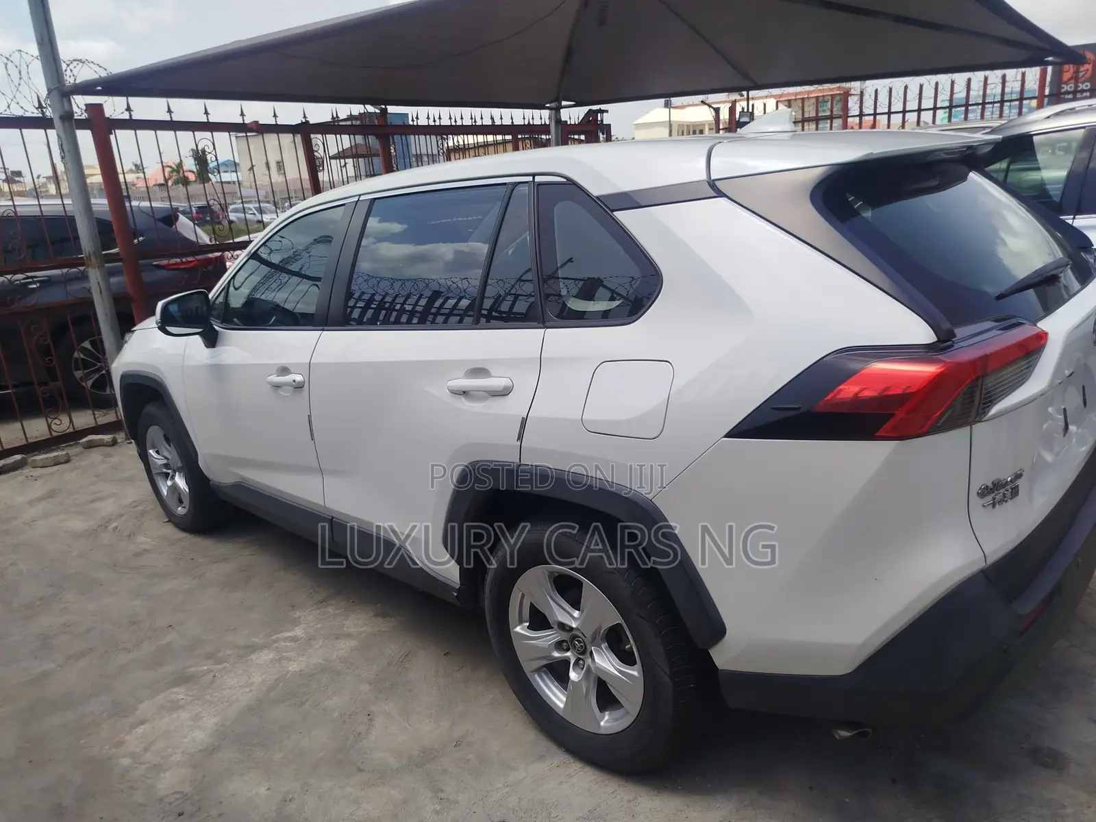 Toyota RAV4 2021 White