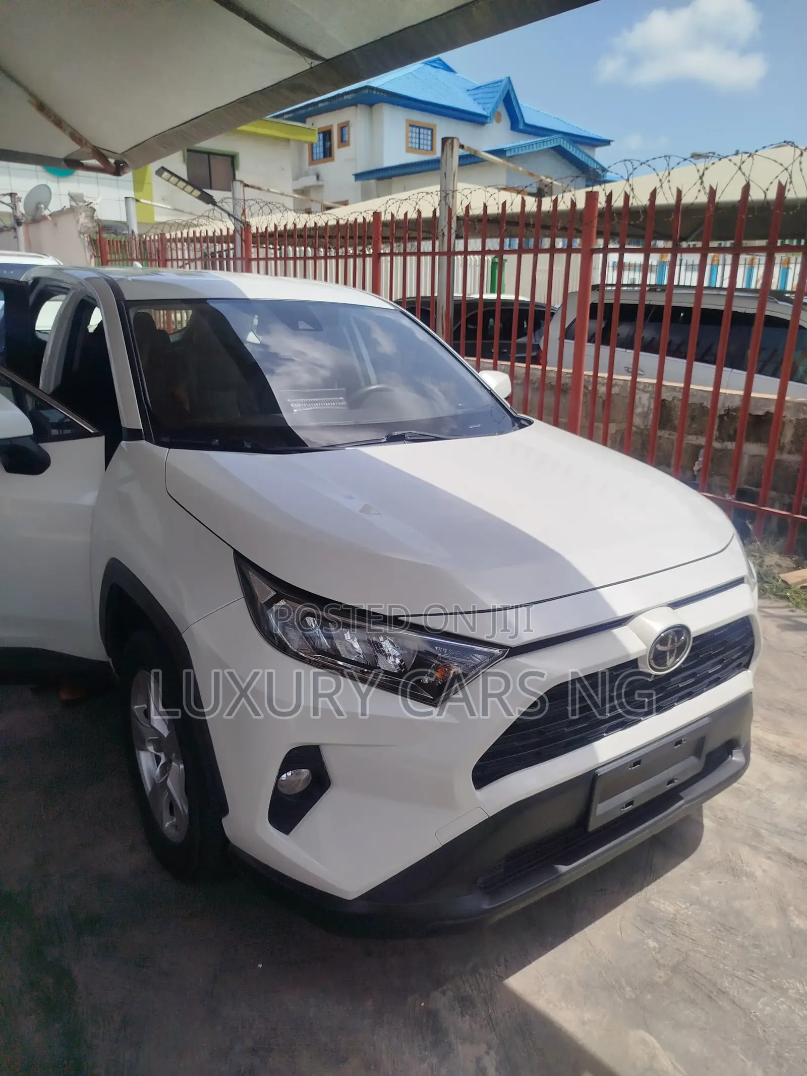 Toyota RAV4 2021 White