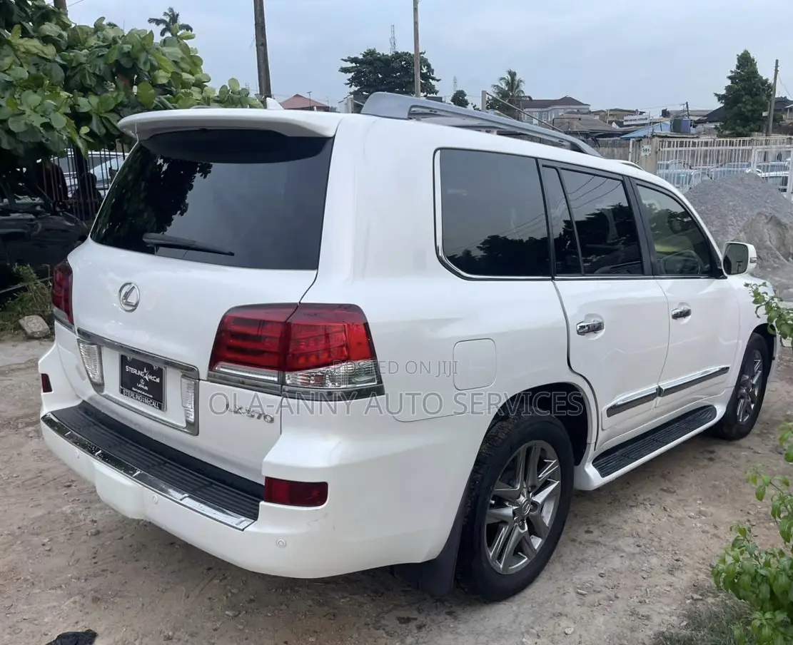 Lexus LX 570 AWD 2013 White