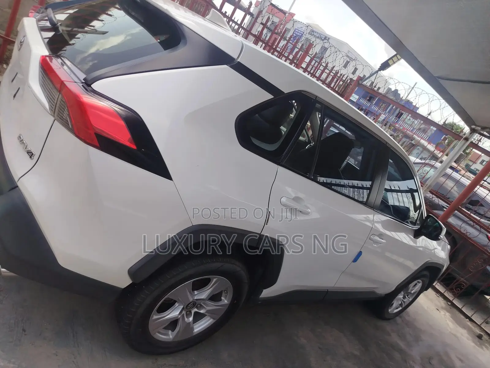 Toyota RAV4 2021 White