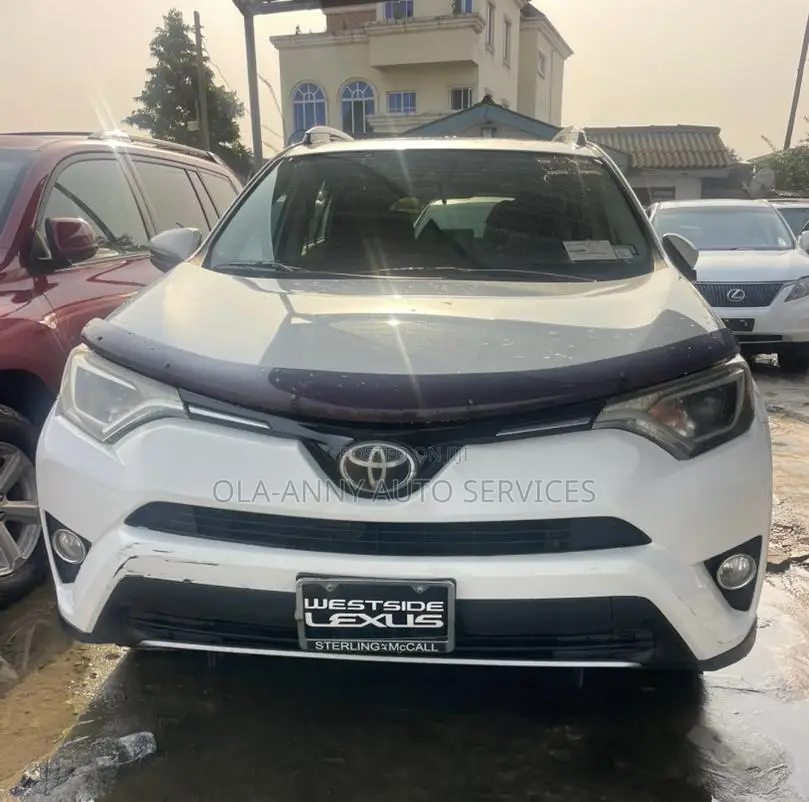 Toyota RAV4 XLE AWD (2.5L 4cyl 6A) 2017 White