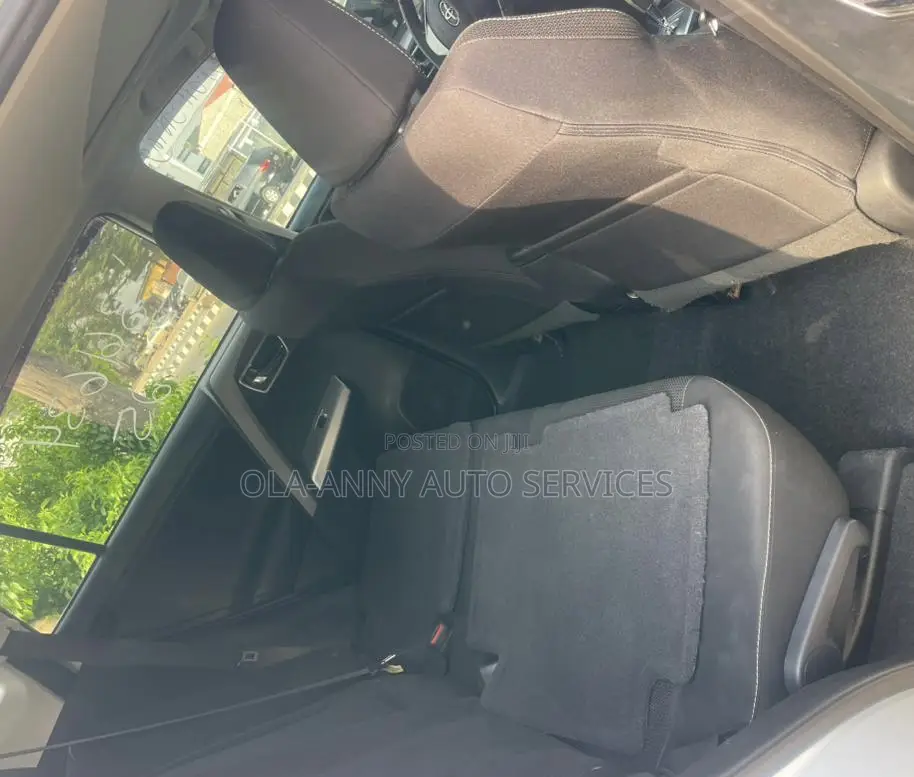 Toyota RAV4 XLE AWD (2.5L 4cyl 6A) 2017 White