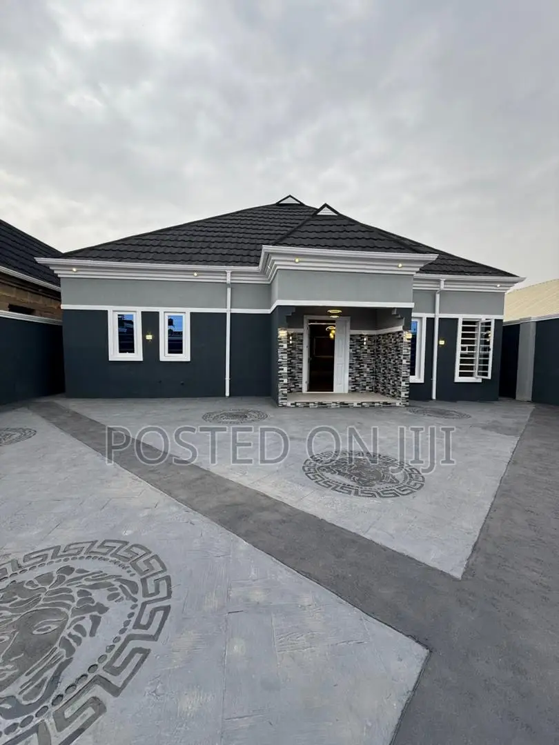 3bdrm Bungalow in Elebu, Akala Express for sale