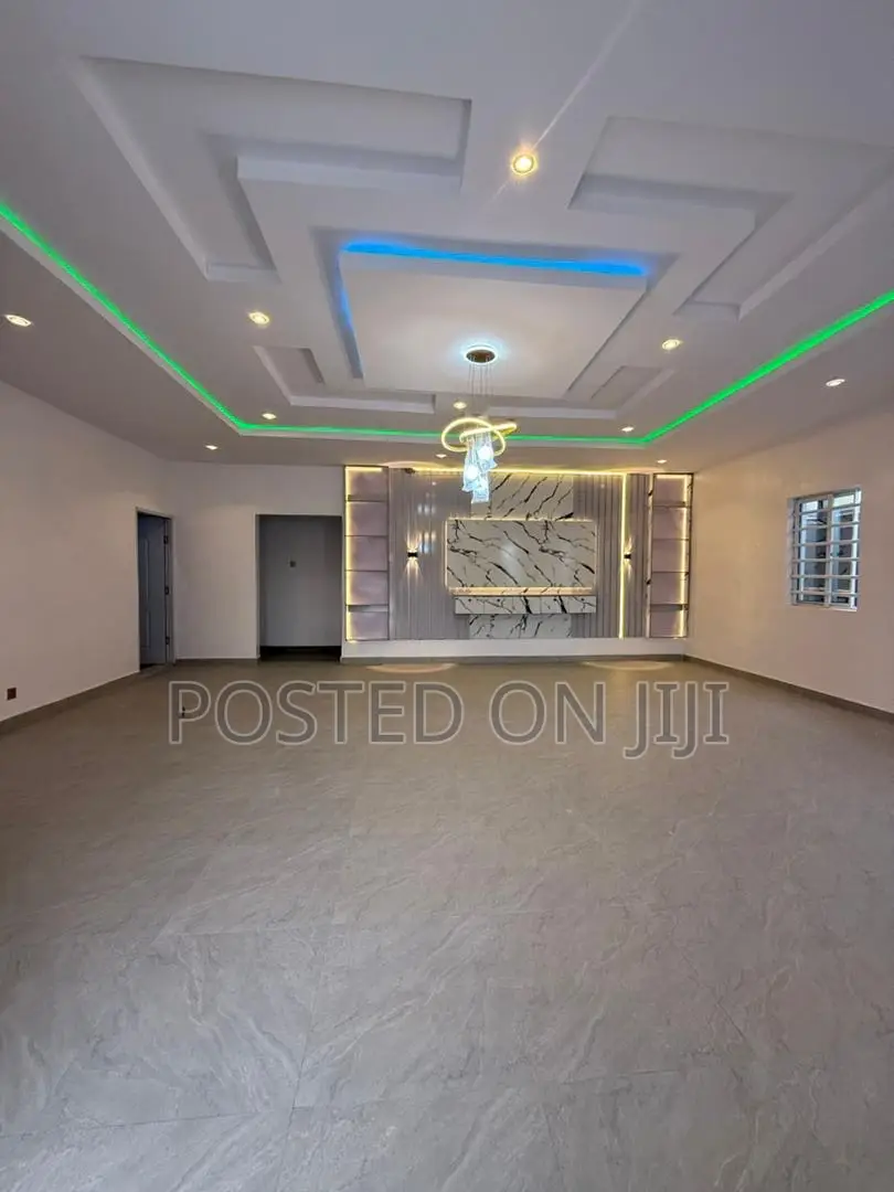 3bdrm Bungalow in Elebu, Akala Express for sale
