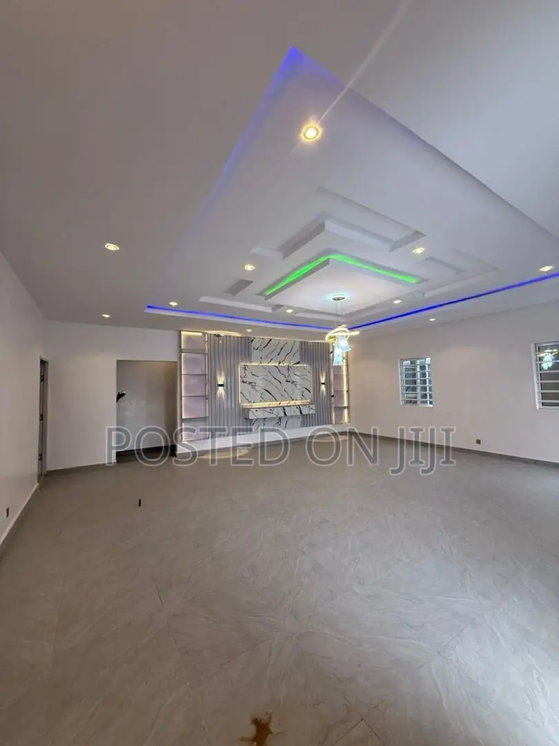3bdrm Bungalow in Elebu, Akala Express for sale