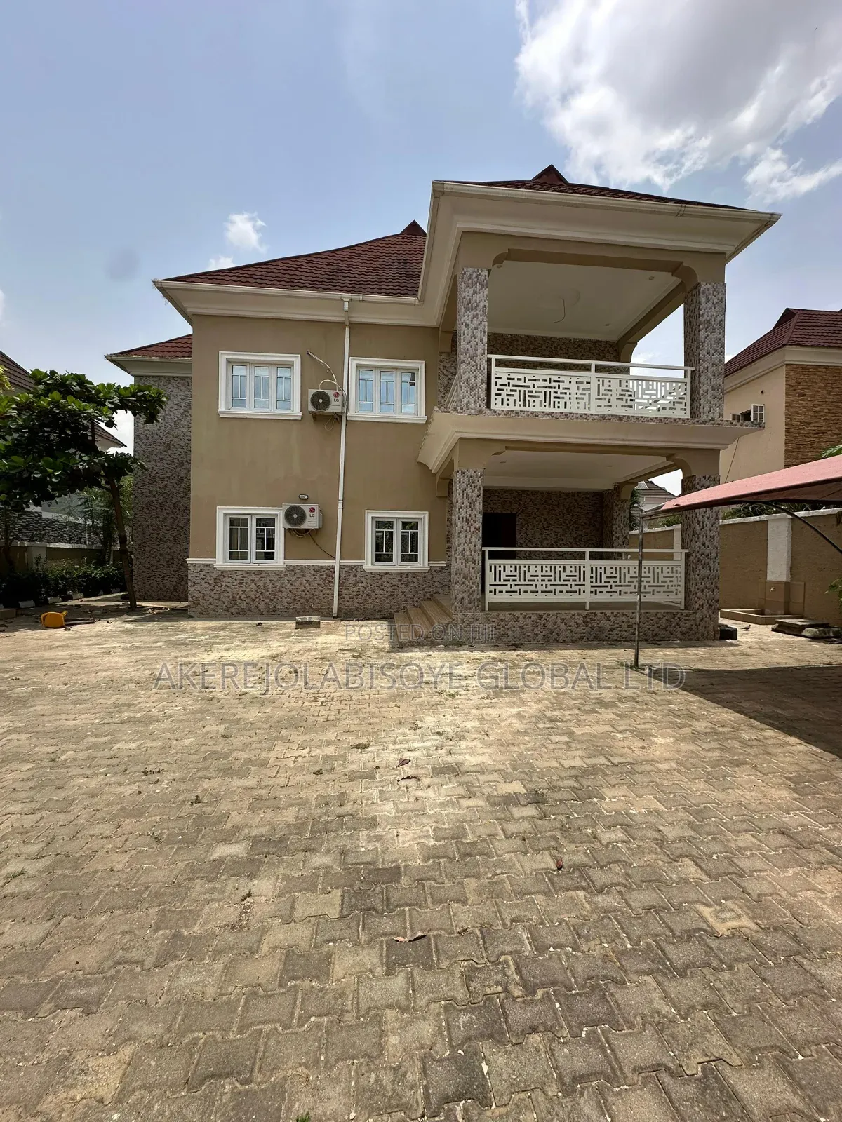 4bdrm Duplex in In An Estate for rent