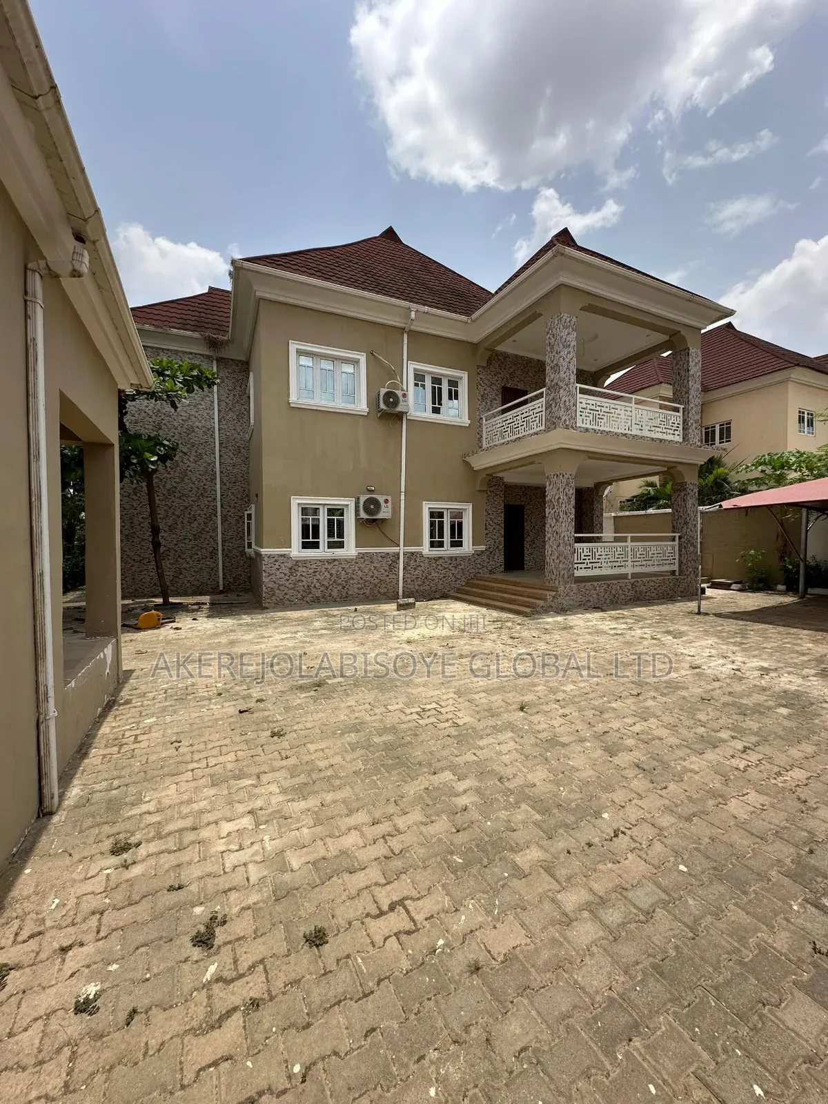 4bdrm Duplex in In An Estate for rent