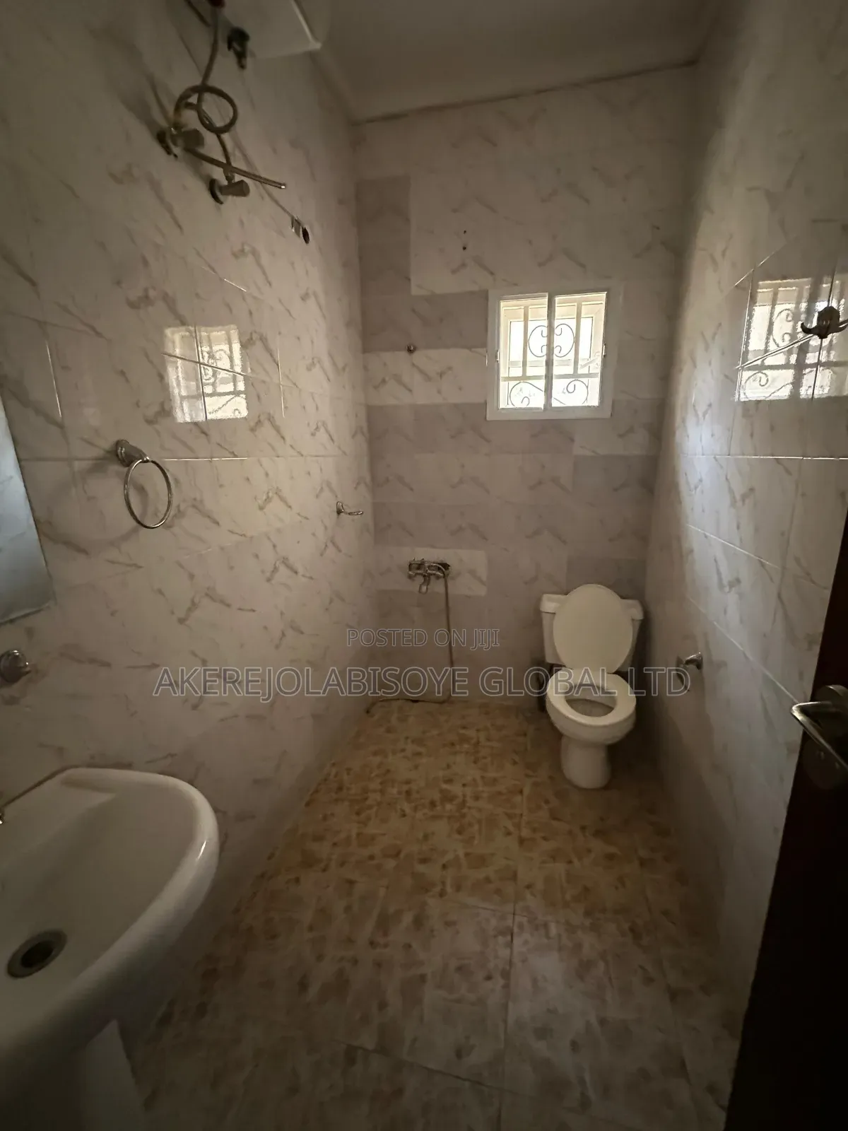 4bdrm Duplex in In An Estate for rent