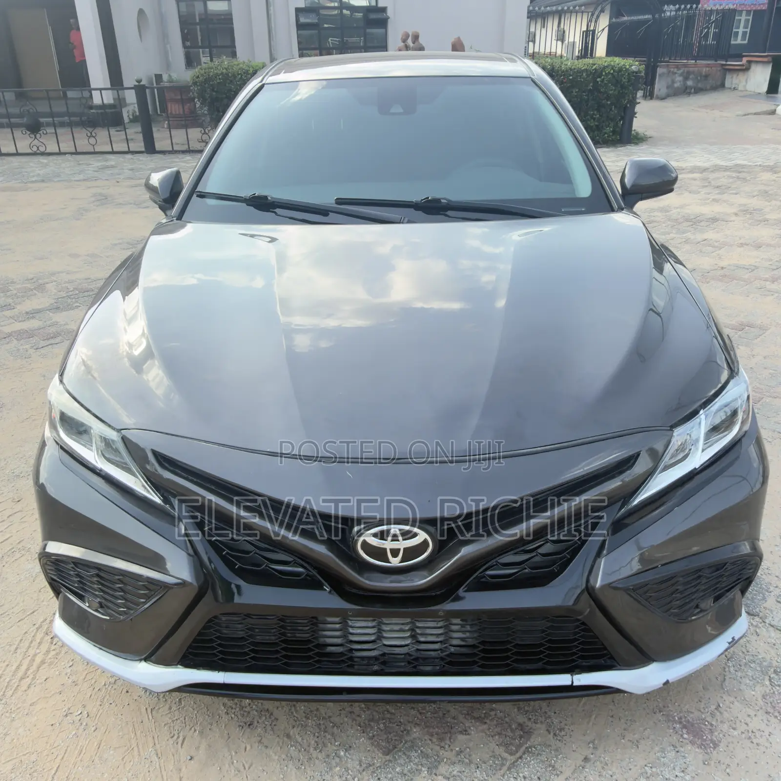 Toyota Camry SE (2.5L 4cyl 8A) 2019 Gray