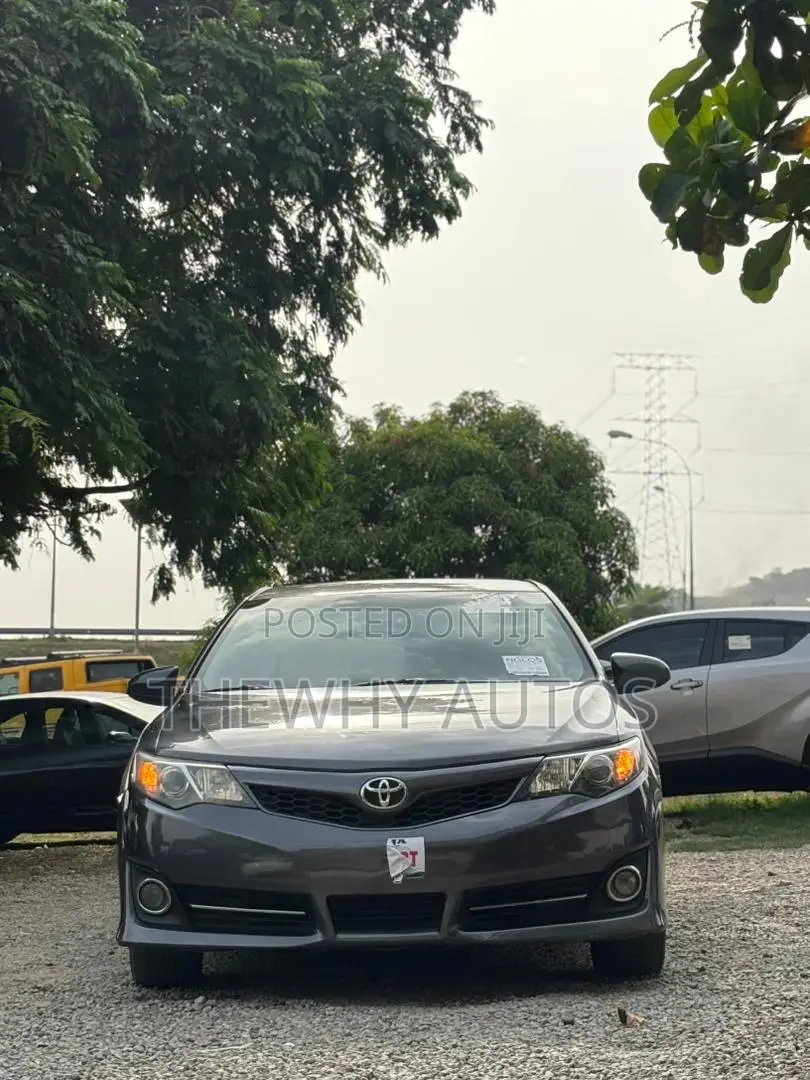 Toyota Camry SE 4dr Sedan (2.5L 4cyl 6A) 2014 Gray