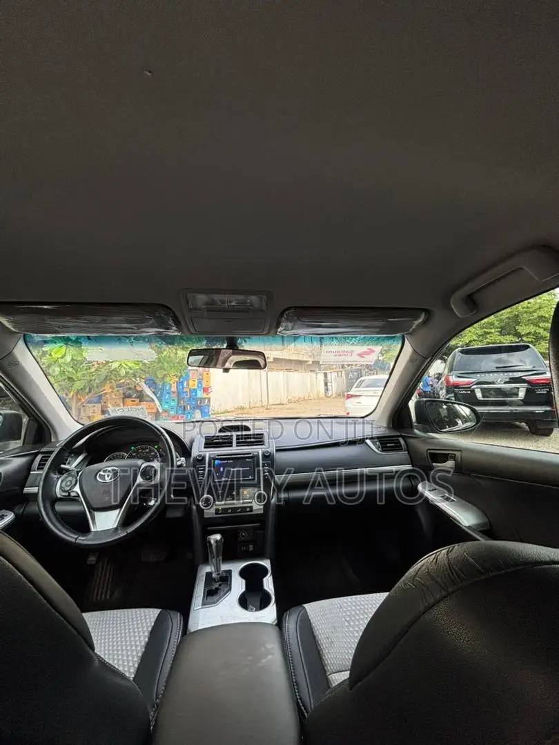 Toyota Camry SE 4dr Sedan (2.5L 4cyl 6A) 2014 Gray