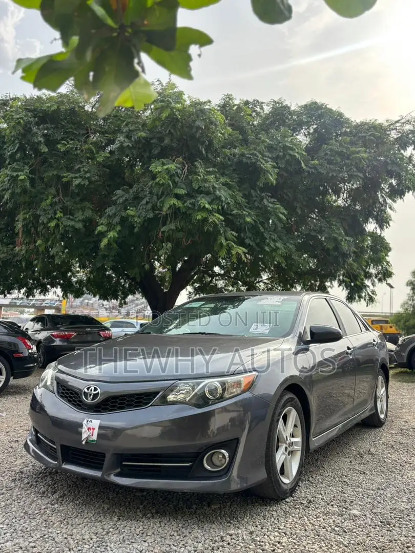 Toyota Camry SE 4dr Sedan (2.5L 4cyl 6A) 2014 Gray