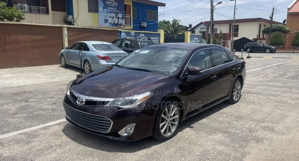 Toyota Avalon XLE Premium 4dr Sedan (3.5L 6cyl 6A) 2015 Maroon