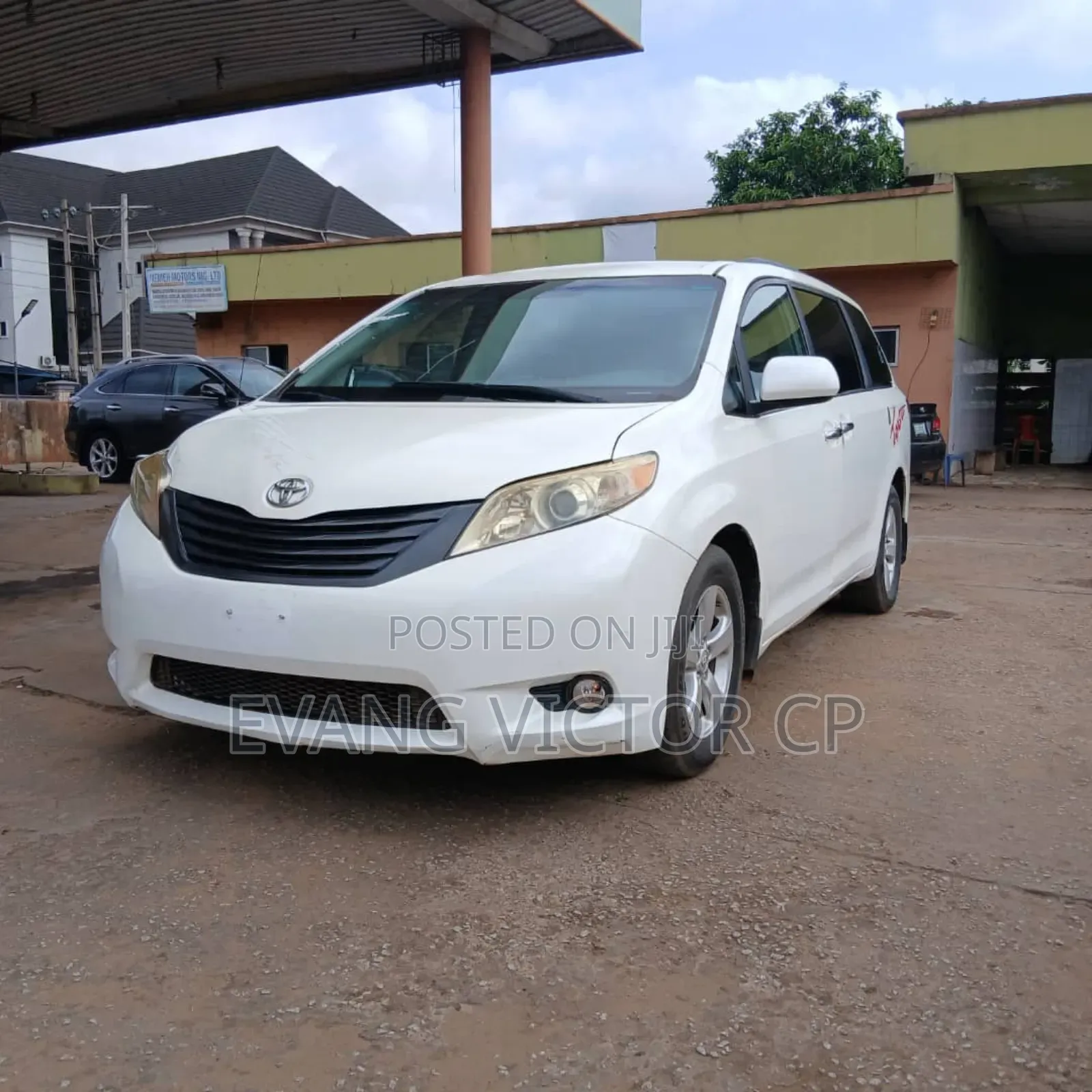 Toyota Sienna Limited 7 Passenger 2011 White