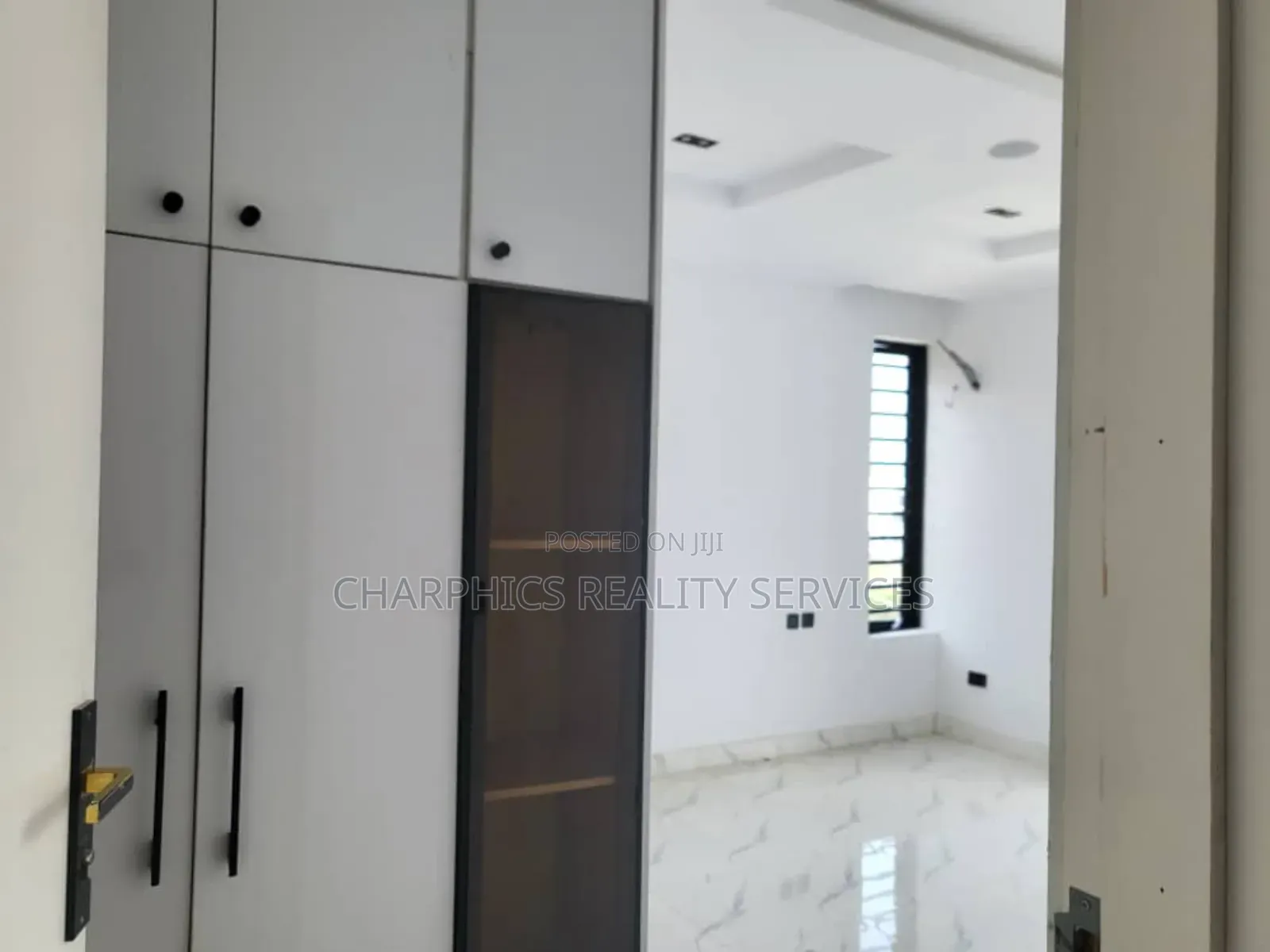 2bdrm Apartment in Lekki Phase 1 for sale