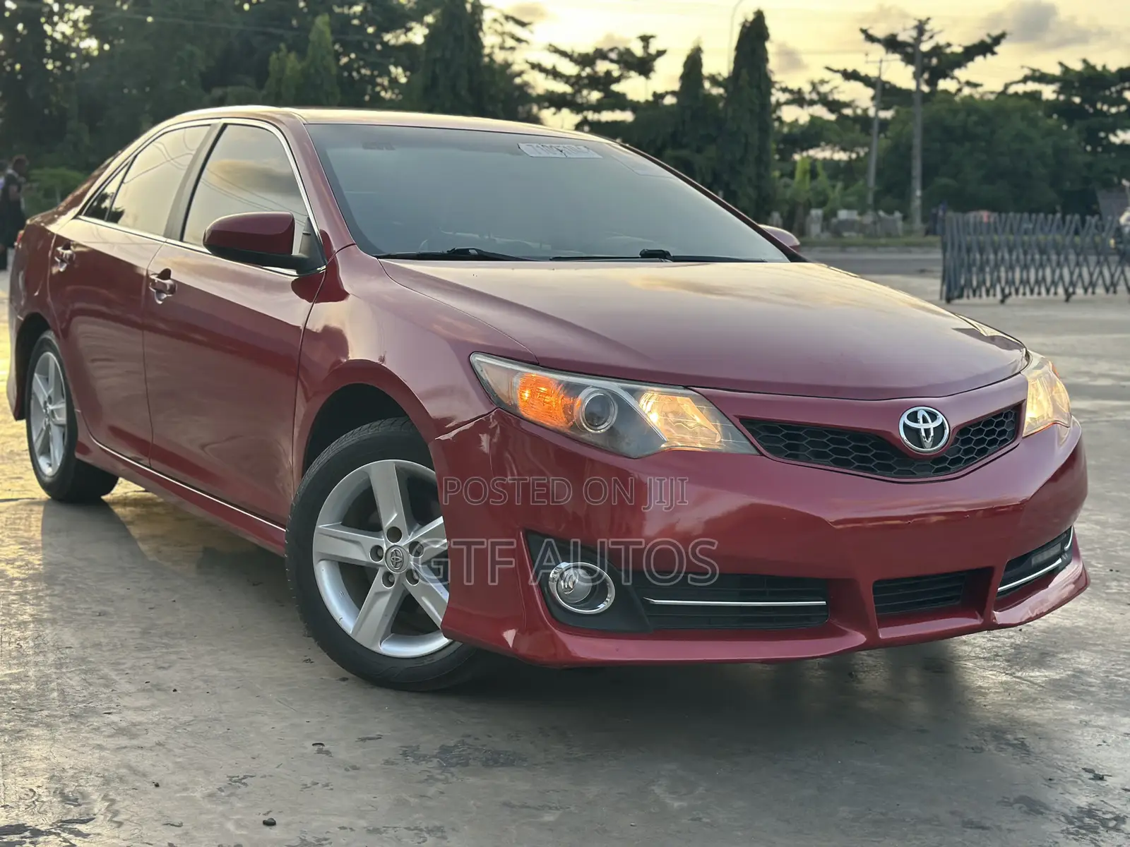 Toyota Camry SE 4dr Sedan (2.5L 4cyl 6A) 2014 Red