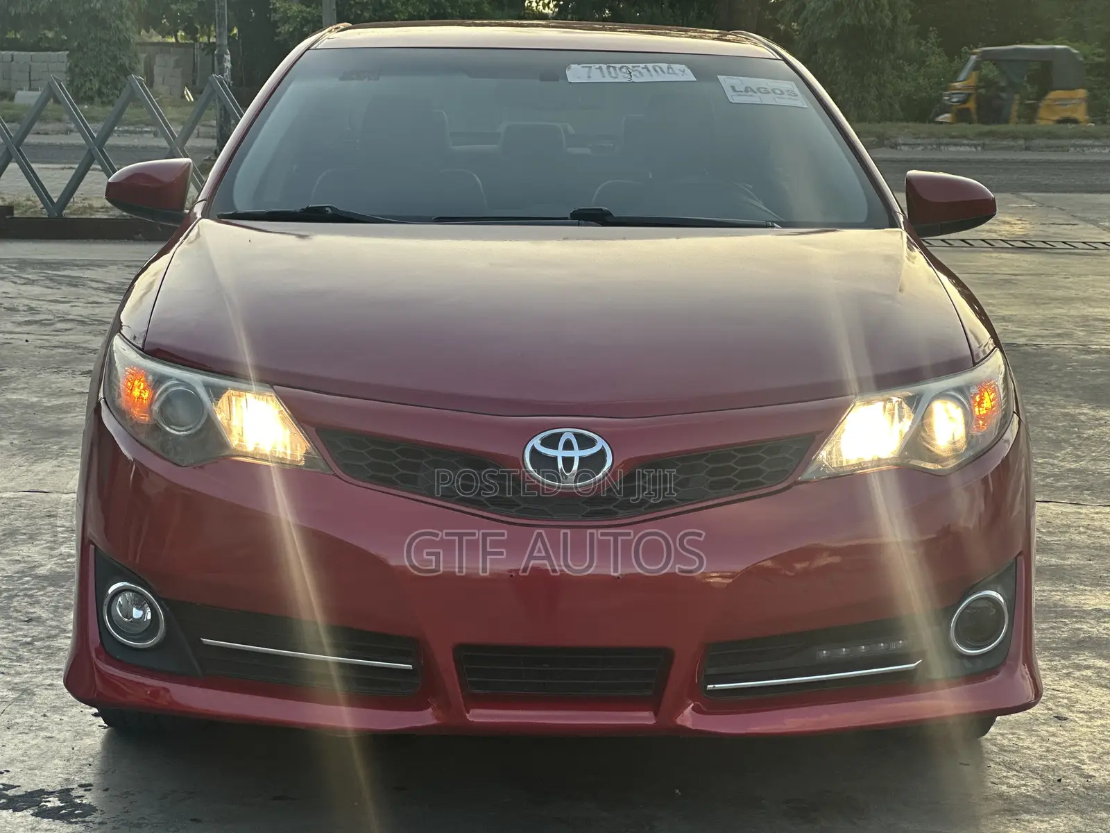 Toyota Camry SE 4dr Sedan (2.5L 4cyl 6A) 2014 Red