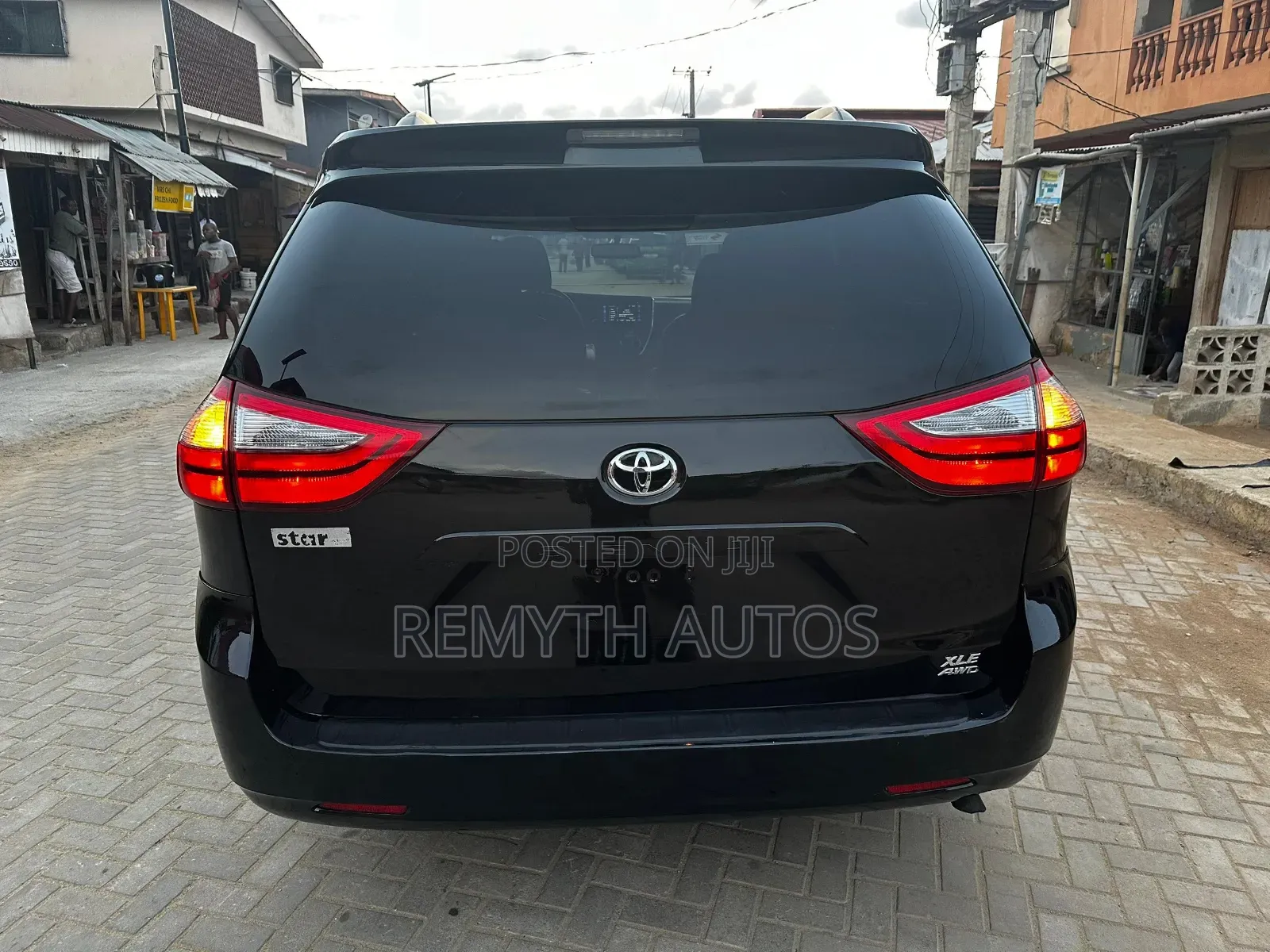 Toyota Sienna XLE 7-Passenger 4dr Minivan AWD (3.5L 6cyl 6A) 2015 Black