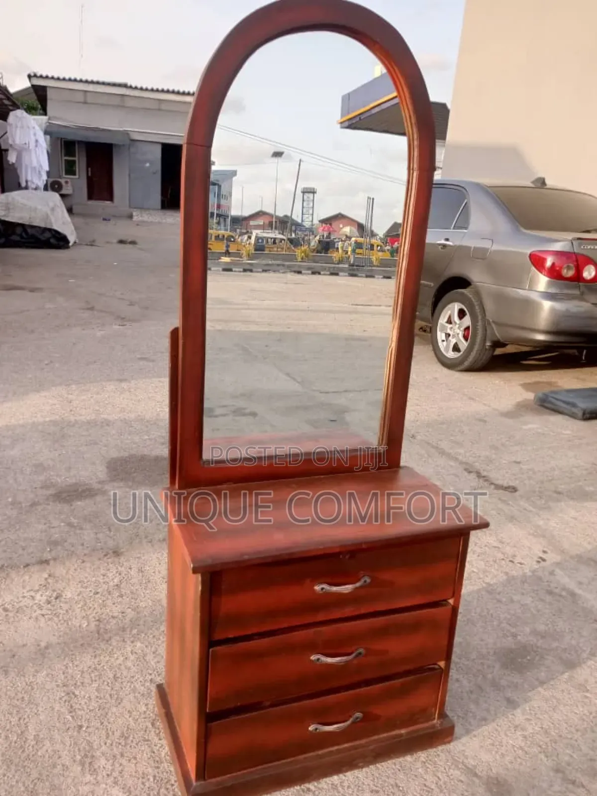 Very Sturdy Dresser With Mirror