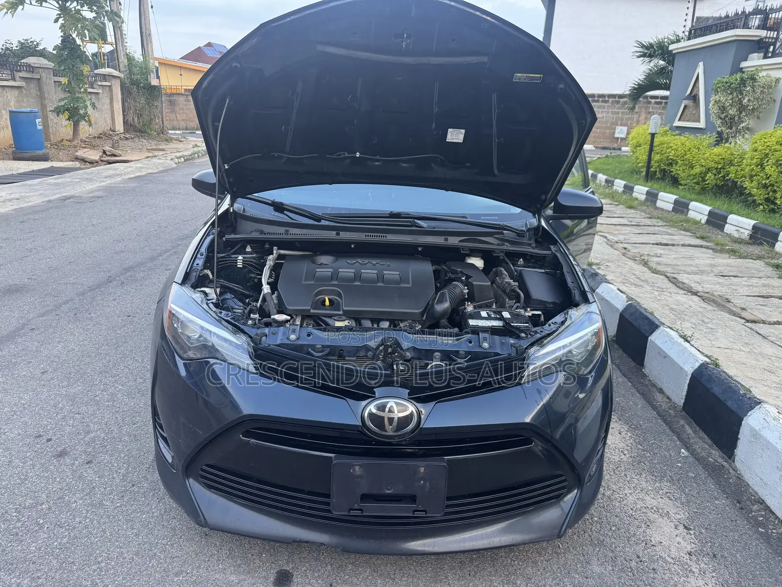 Toyota Corolla LE (1.8L 4cyl 2A) 2018 Blue