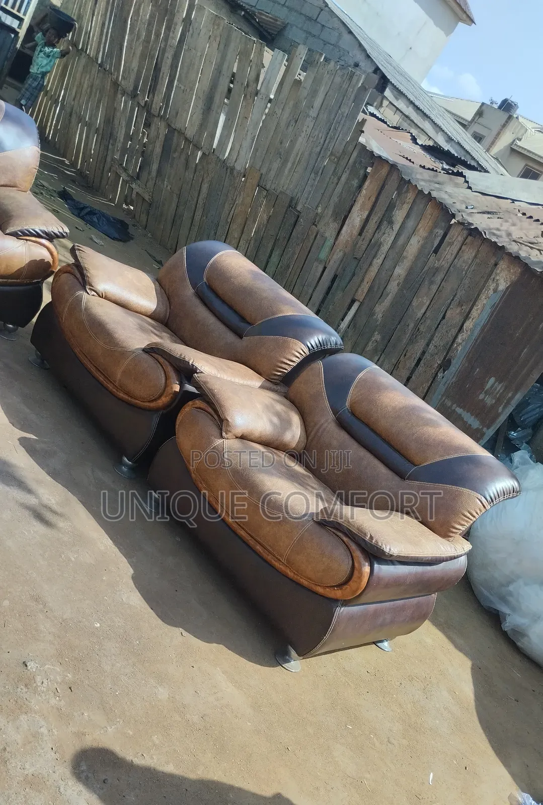 Top Quality 7 Seaters Sturdy Leather Sofa Set (3,2,1,1) Seaters
