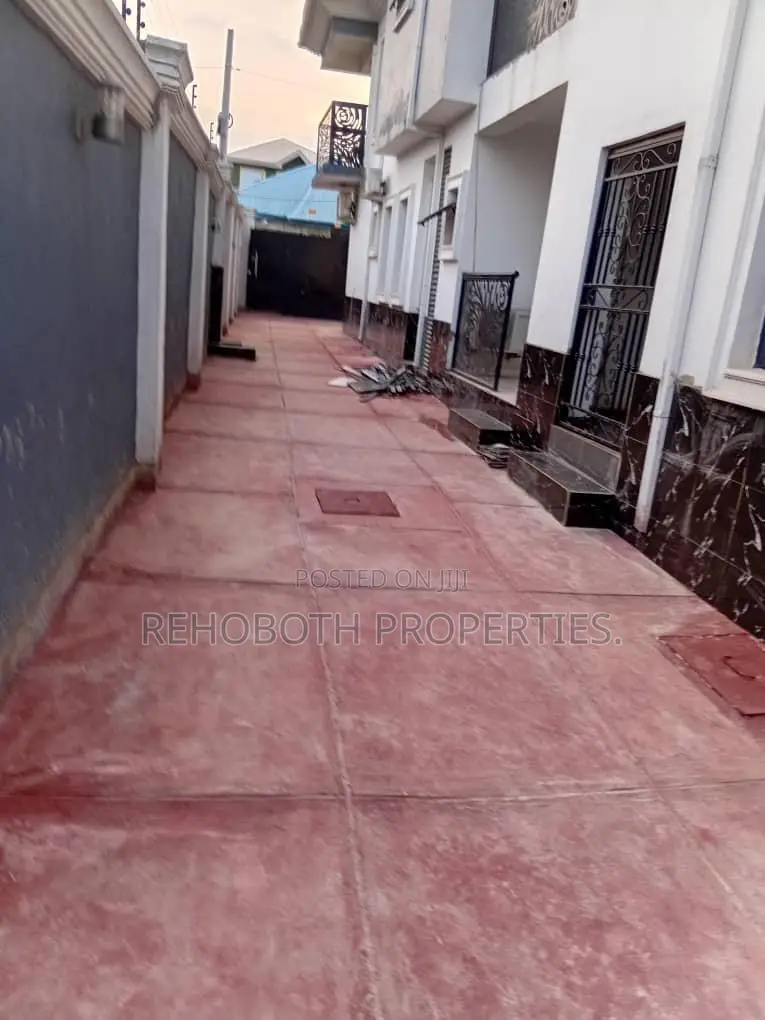 2bdrm Apartment in Oorefe Estate, Akala Express for rent