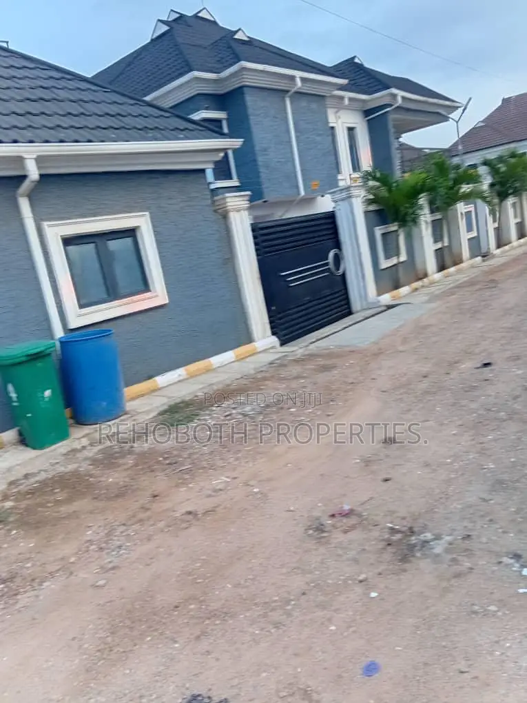 2bdrm Apartment in Oorefe Estate, Akala Express for rent