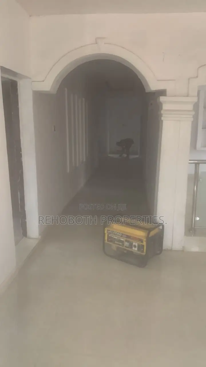 5bdrm Bungalow in Odeku Academic Road, Akala Express for rent