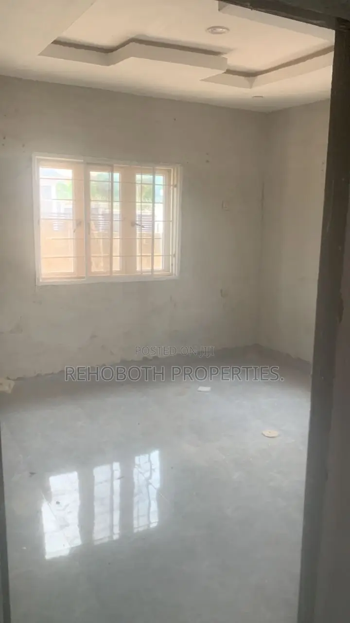 5bdrm Bungalow in Odeku Academic Road, Akala Express for rent