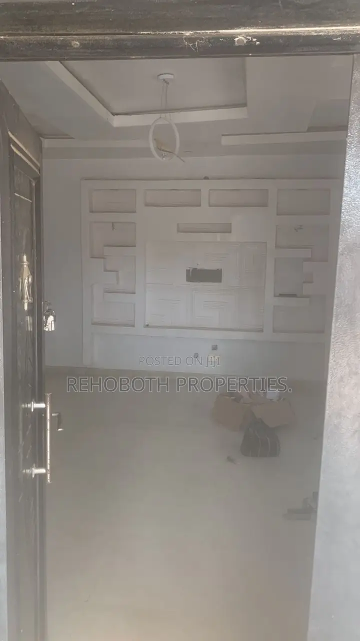 5bdrm Bungalow in Odeku Academic Road, Akala Express for rent